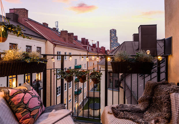 Фотография: Балкон в стиле Скандинавский, Классический, Декор интерьера, Швеция, Бежевый, Стокгольм, Серый, 3 комнаты, 60-90 метров – фото на INMYROOM
