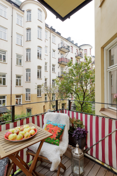 Фотография: Балкон в стиле Скандинавский, Малогабаритная квартира, Квартира, Цвет в интерьере, Дома и квартиры, Белый – фото на INMYROOM