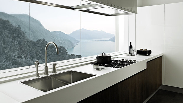 Дизайн кухни мойка у окна - 69 фото