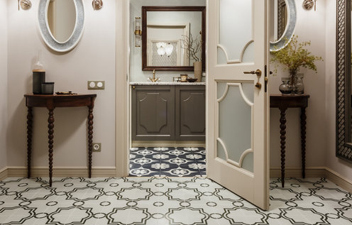 Укладываем плитку на пол в коридоре с учетом стиля интерьера и дизайна