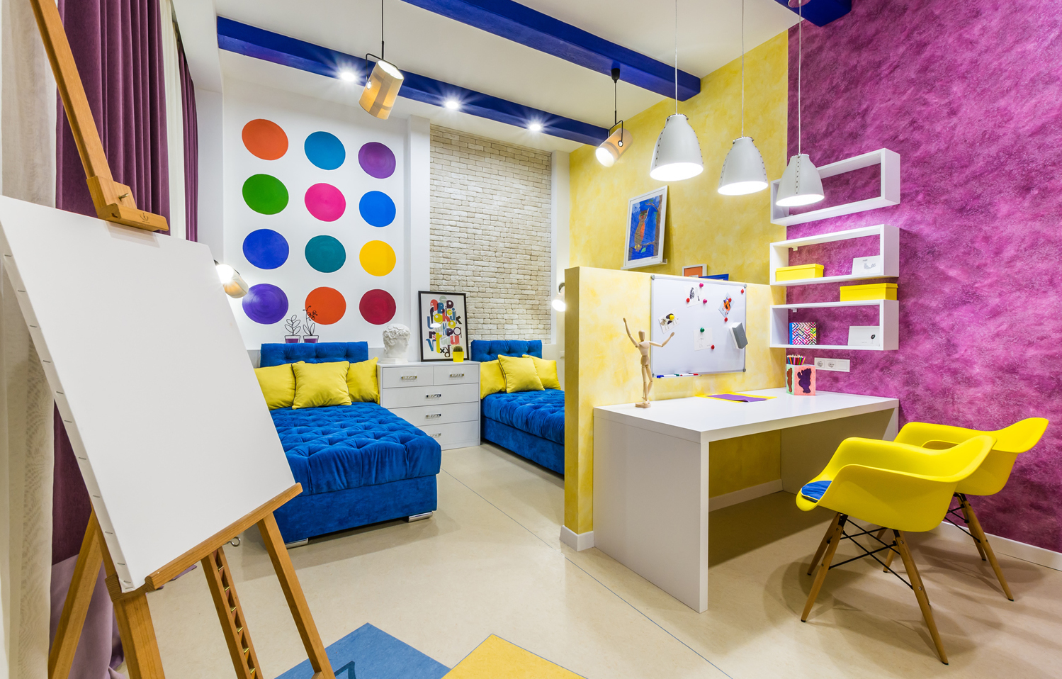 Дизайн детской комнаты для мальчика расстановка мебели стены освещение  фото