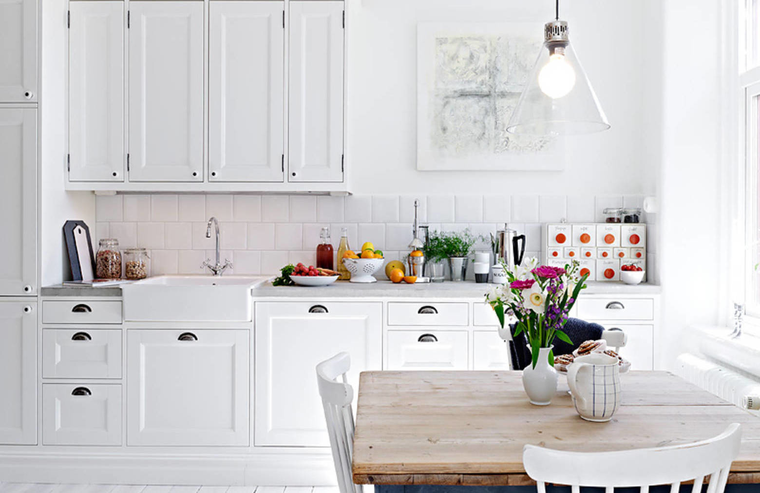 белая мебель для маленькой кухни